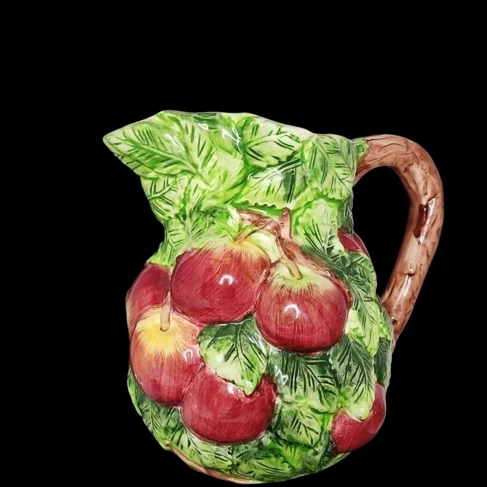 Vintage Bazaar worls brand Majolica 3-d apple pattern 64oz bev pitcher